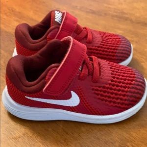 Like New Nike Toddler 6 sneakers